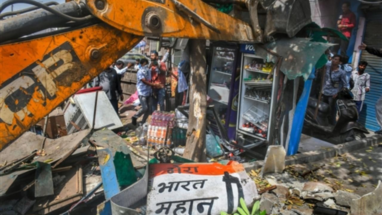 Raze BJP headquarters, Shah's residence using bulldozers to end riots in country forever: AAP